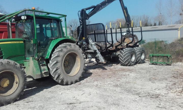 notre matériel transformer des chênes, des hêtres et des charmes en bois de chauffage Héry