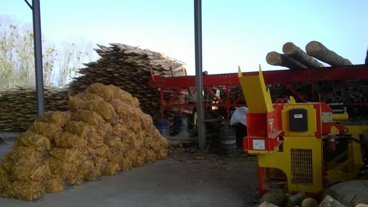 notre matériel dans la transformation de bois de chauffage Héry